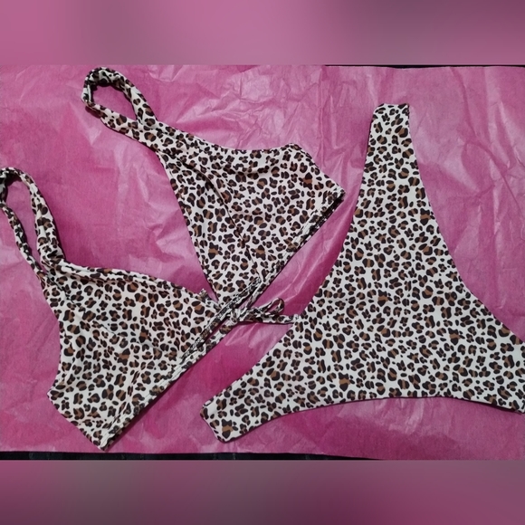 Bathing suits - Picture 2 of 6